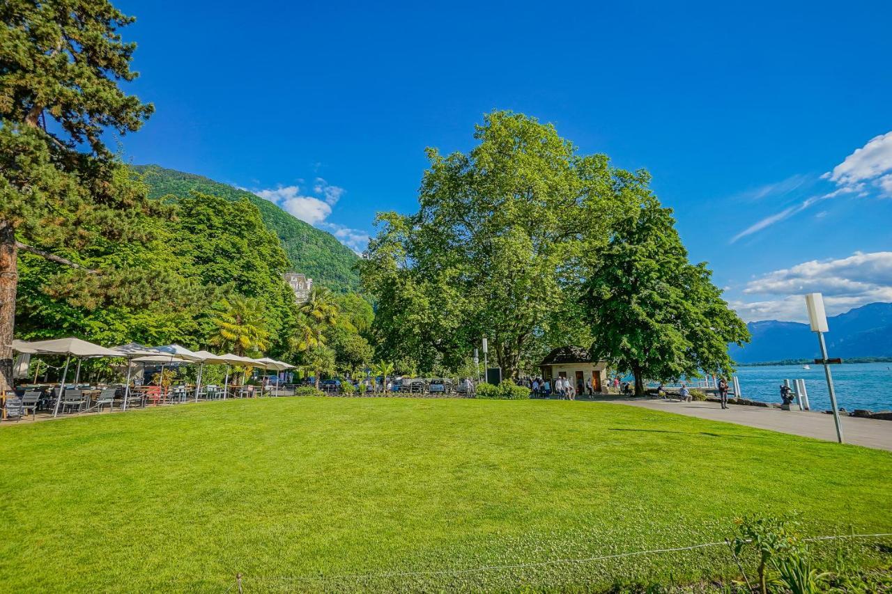 Tropical With A Balcony - View Montreux