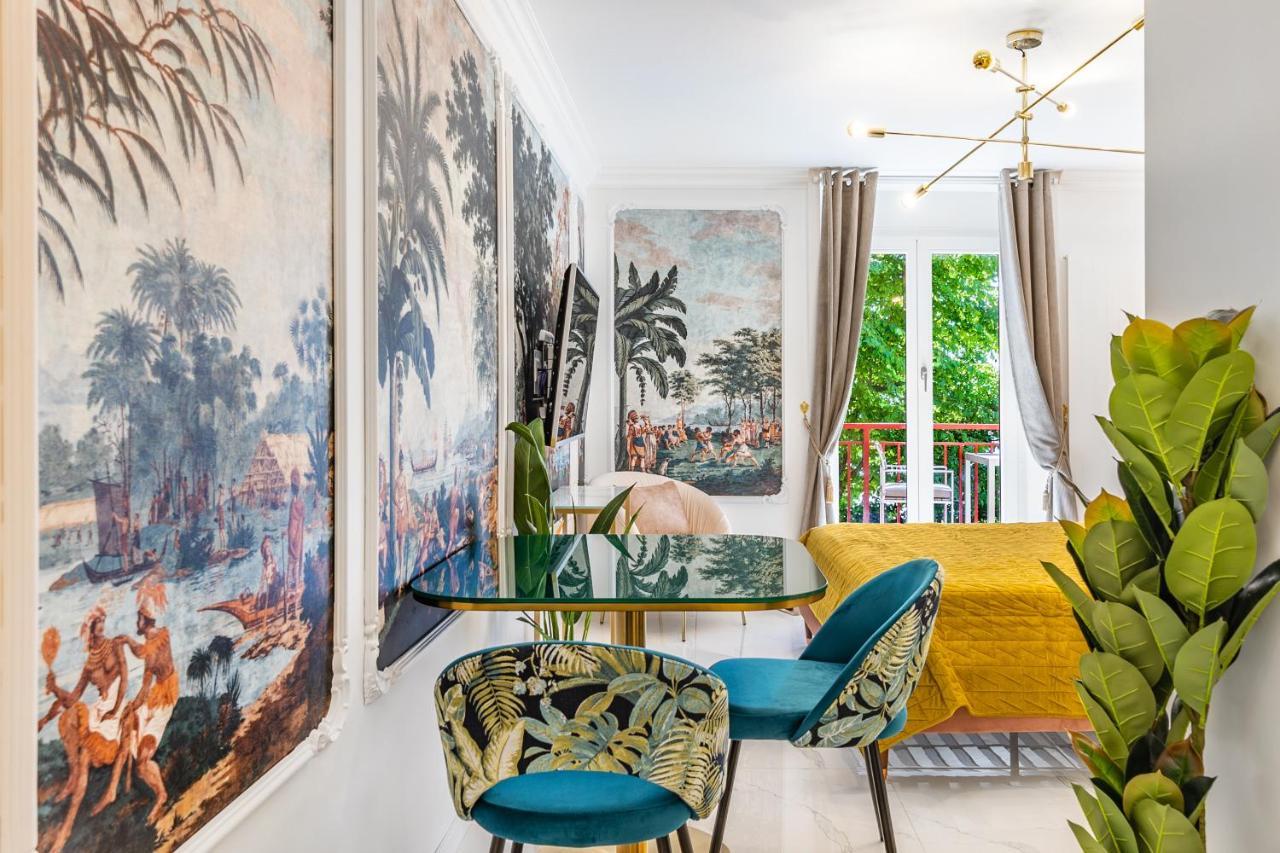 Tropical With A Balcony - View Montreux